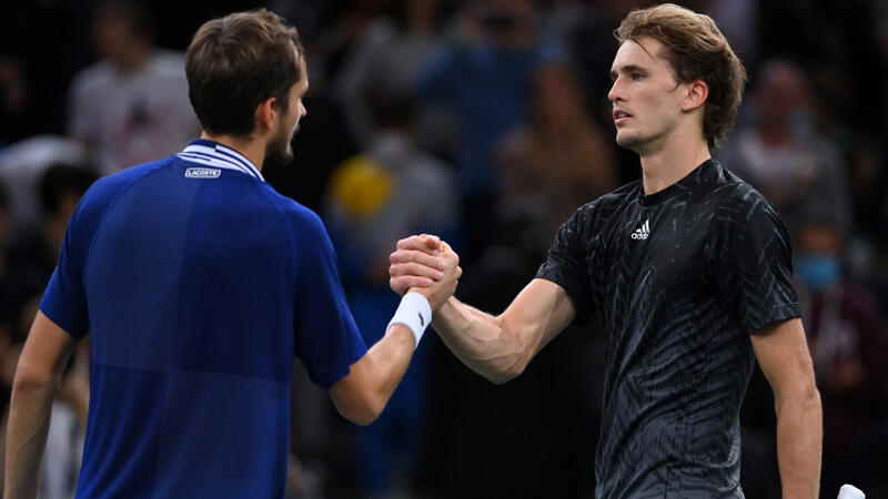 Medvedev demütigt Zverev und steht im Paris-Finale