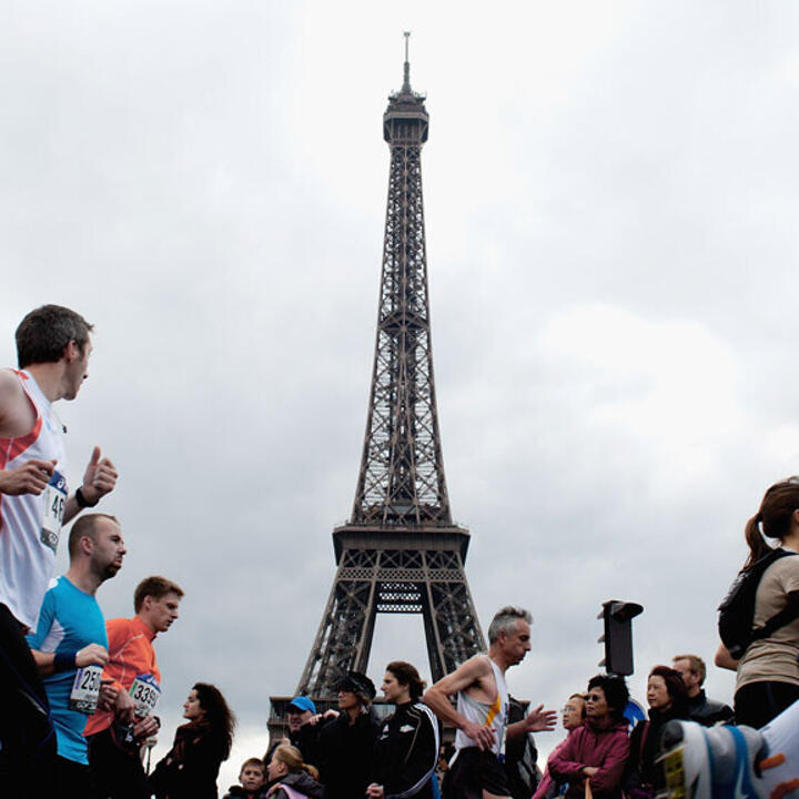 Rotich gewinnt Paris-Marathon mit Streckenrekord