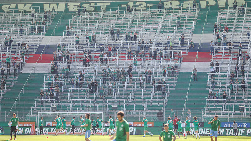 2G-Protest: Stille im Rapid-Block gegen <a href='/de/daten/news/fussball/wsg-tirol/' class='tag'>WSG Tirol</a>