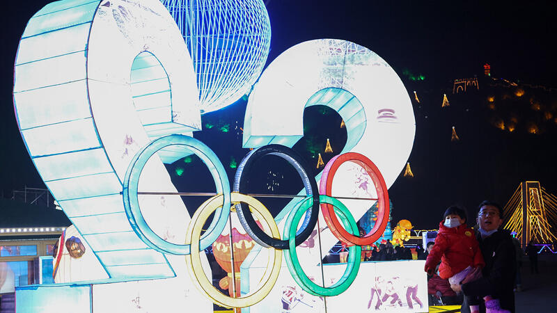 China stellt Olympia-Slogan vor, Bach Impfprogramm