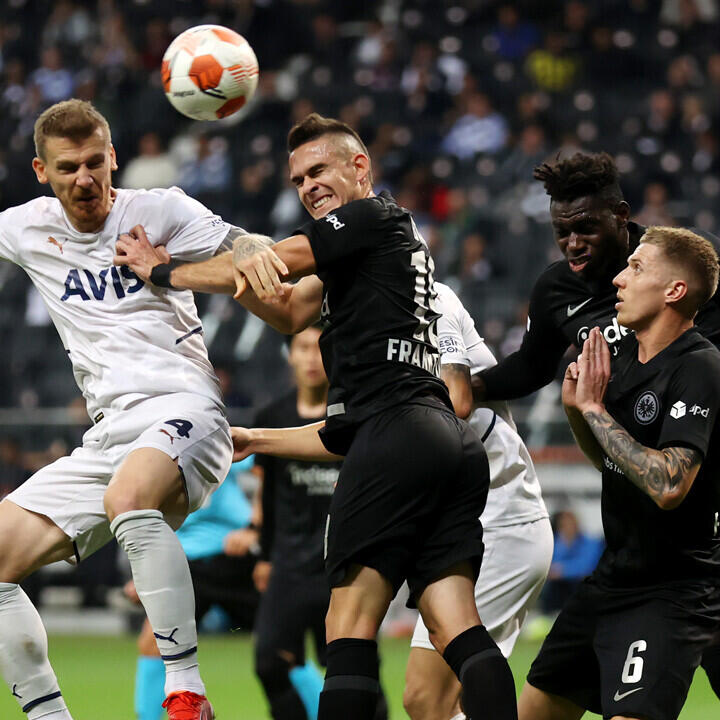 Özil-Tor kostet Oliver Glasners Frankfurt Punkte