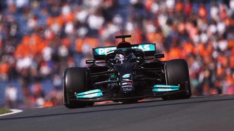 Hamilton sorgt im 2. Trainig für Rote Flagge