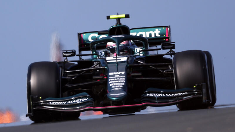 Vettel verursacht lange Pause im ersten Training