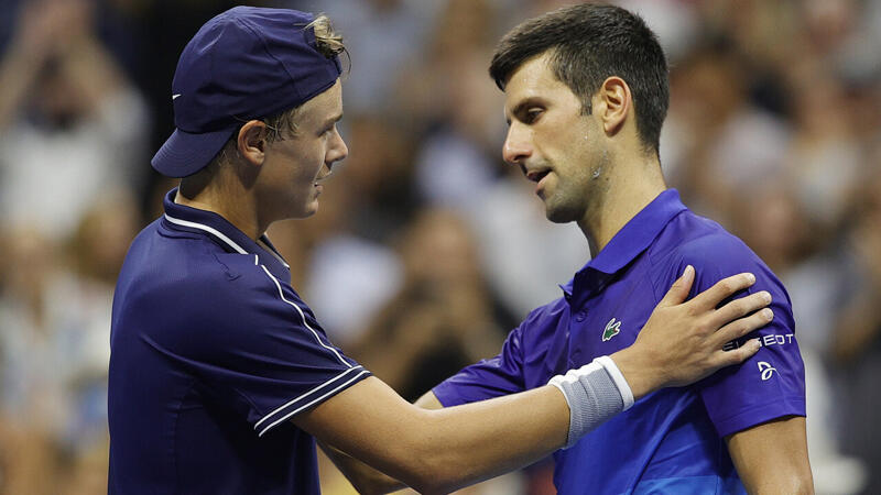 <a href='/de/daten/news/tennis/novak-djokovic/' class='tag'>Novak Djokovic</a> siegt bei <a href='/de/daten/news/tennis/us-open/' class='tag'>US Open</a> trotz Satzverlust