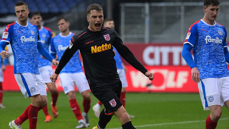 Jahn Regensburg schießt <a href='/de/daten/news/fussball/holstein-kiel/' class='tag'>Holstein Kiel</a> ab