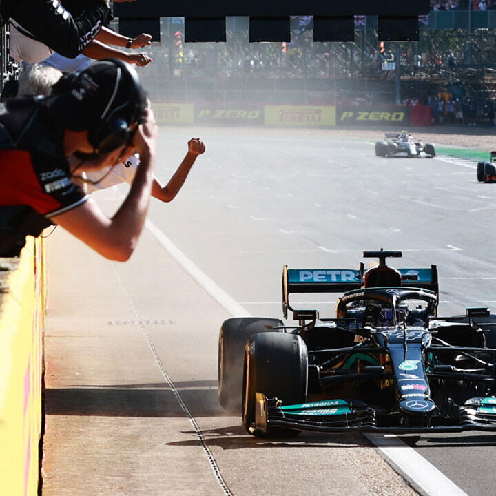 Lewis Hamilton krönt Aufholjagd mit Heimsieg