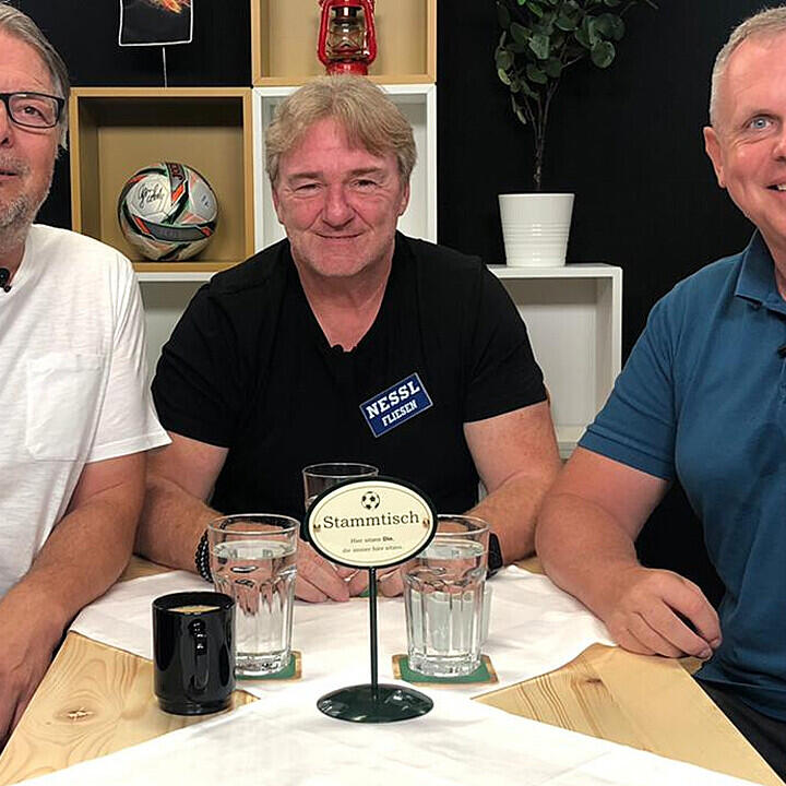 Ex-Schiri Fritz Stuchlik am Stammtisch bei Ogris