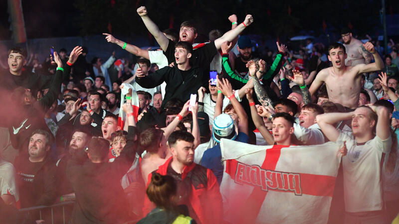 VIDEO: So feiern England-Fans den Finaleinzug