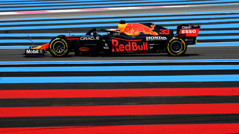 Verstappen acht Tausendstelsekunden voran
