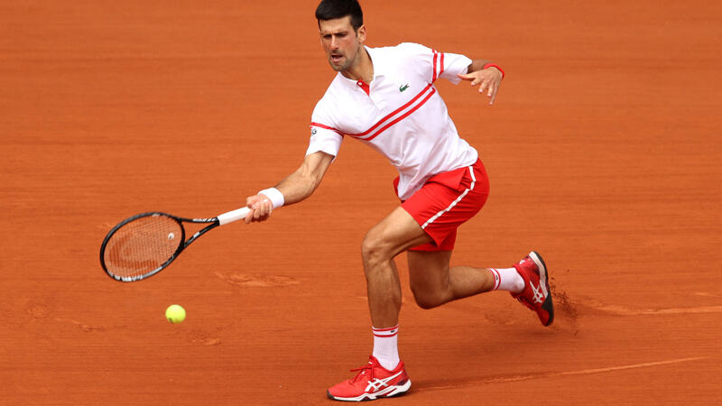 Djokovic nach 0:2-Satz-Rückstand weiter