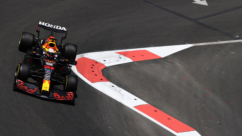 Mercedes im 1. Training von Baku klar zurück