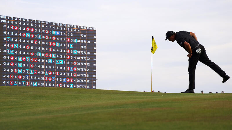 Phil Mickelson führt bei <a href='/de/daten/news/pga/' class='tag'>PGA</a> Championship