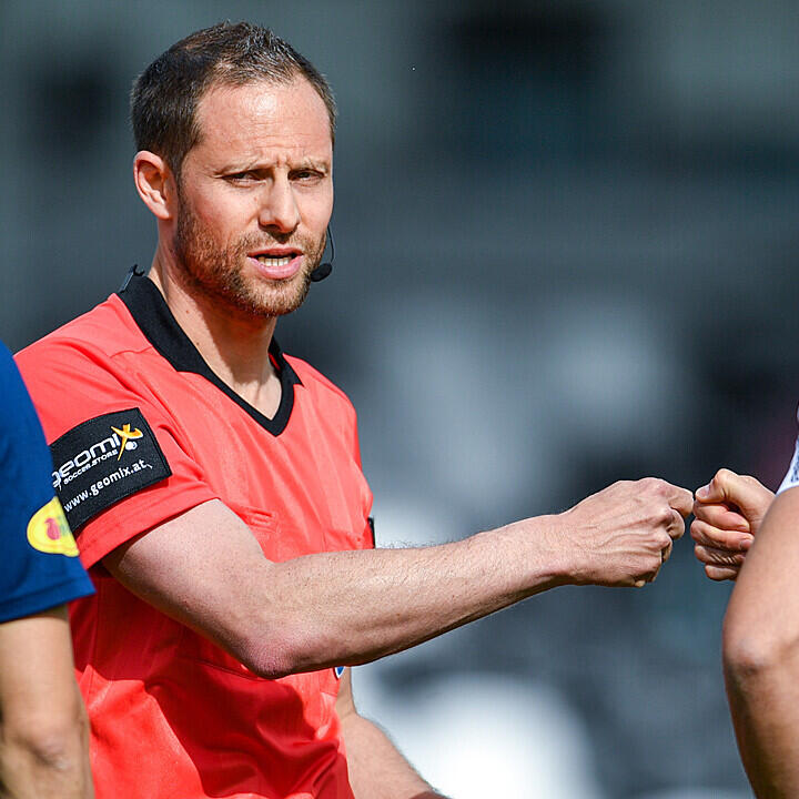 Schiri Harald Lechner am Stammtisch bei Andy Ogris