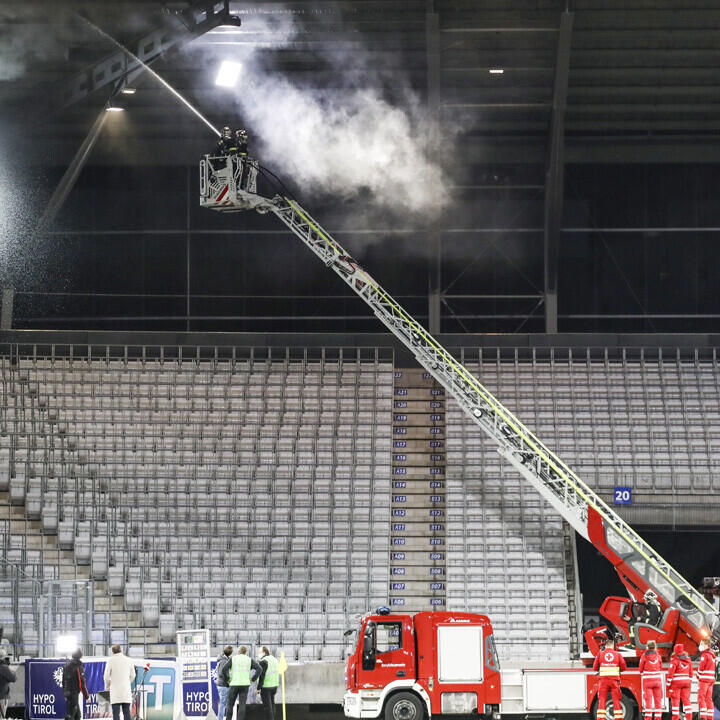 Fans setzen Stadion-Dach des Tivoli in Brand!
