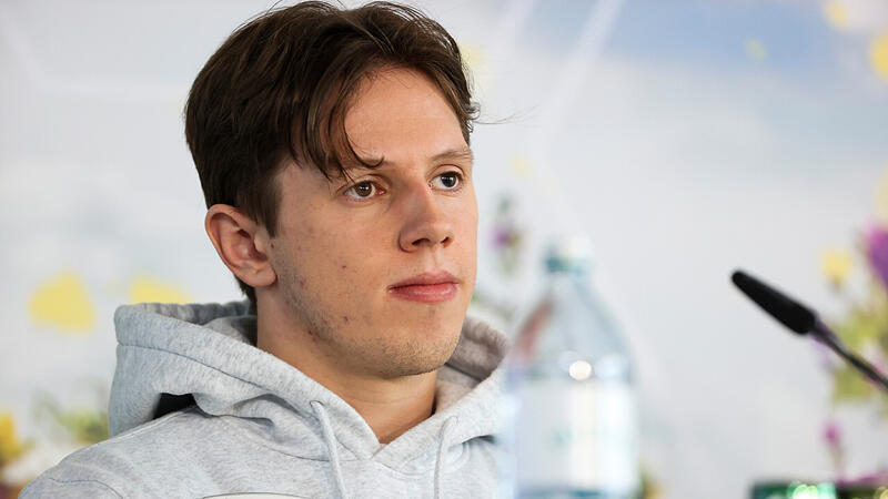 <a href='/de/daten/news/eishockey/marco-rossi/' class='tag'>Marco Rossi</a>: Trainingsrückkehr im Mai?