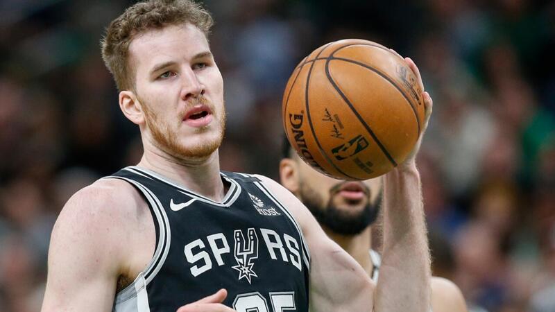 <a href='/de/daten/news/basketball/jakob-poeltl/' class='tag'>Jakob Pöltl</a> geht mit Spurs bei Warriors baden