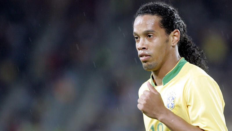 4. <a href='/de/daten/news/ronaldinho/' class='tag'>RONALDINHO</a>