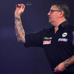 Darts-WM: Anderson bezwingt Van Gerwen im Legenden-Duell