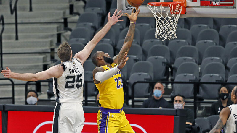 <a href='/de/daten/news/basketball/nba/' class='tag'>NBA</a>-Premiere bei Spurs-Niederlage gegen Lakers