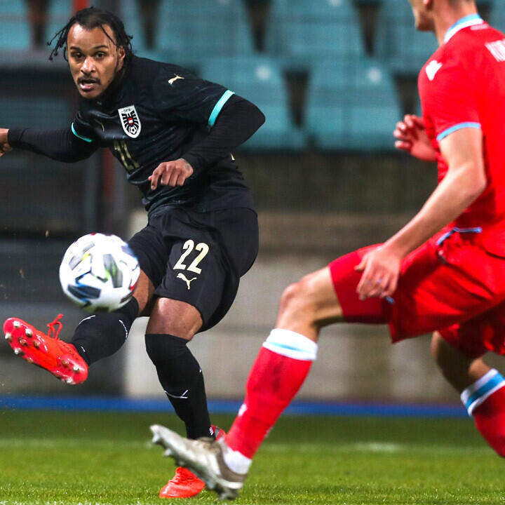 Valentino Lazaro schreibt Liebeslied