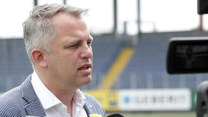 <a href='/de/daten/news/fussball/skn-st--poelten/' class='tag'>SKN St. Pölten</a> schließt Schmidt-Abgang aus