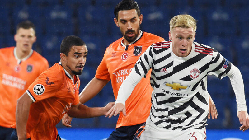 <a href='/de/daten/news/fussball/manchester-united/' class='tag'>Manchester United</a> rutscht in Istanbul aus