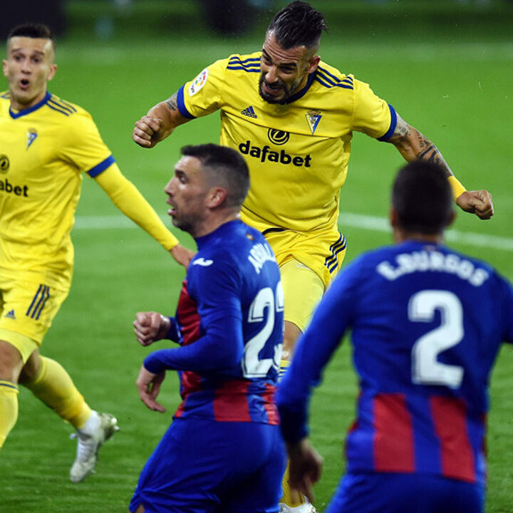 Cadiz setzt Sensationslauf fort