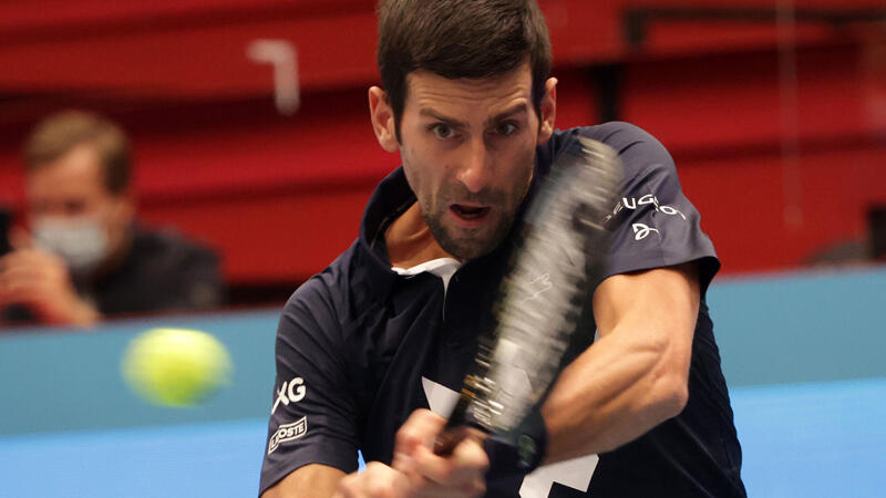 Djokovic muss Satzbälle abwehren