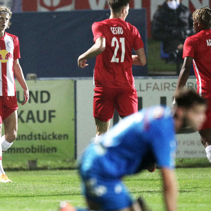 Liefering ungeschlagen an der Spitze