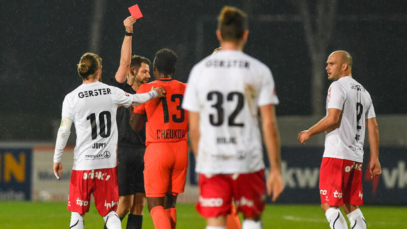 Der <a href='/de/daten/news/fussball/sv-horn/' class='tag'>SV Horn</a> punktet in Unterzahl