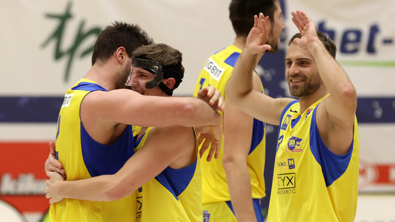 <a href='/de/daten/news/fussball/skn-st--poelten/' class='tag'>SKN St. Pölten</a> gewinnt Krimi gegen BC Vienna