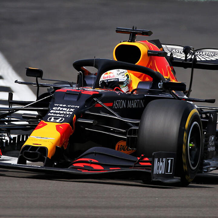 Verstappen schlägt Mercedes in Silverstone