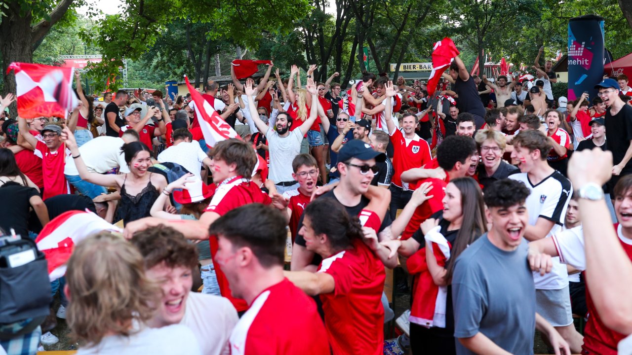 Drei Festnahmen nach Ausschreitungen bei Public Viewings