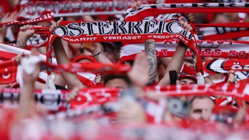 Vor Achtelfinale: Rassistische Parolen österreichischer Fans