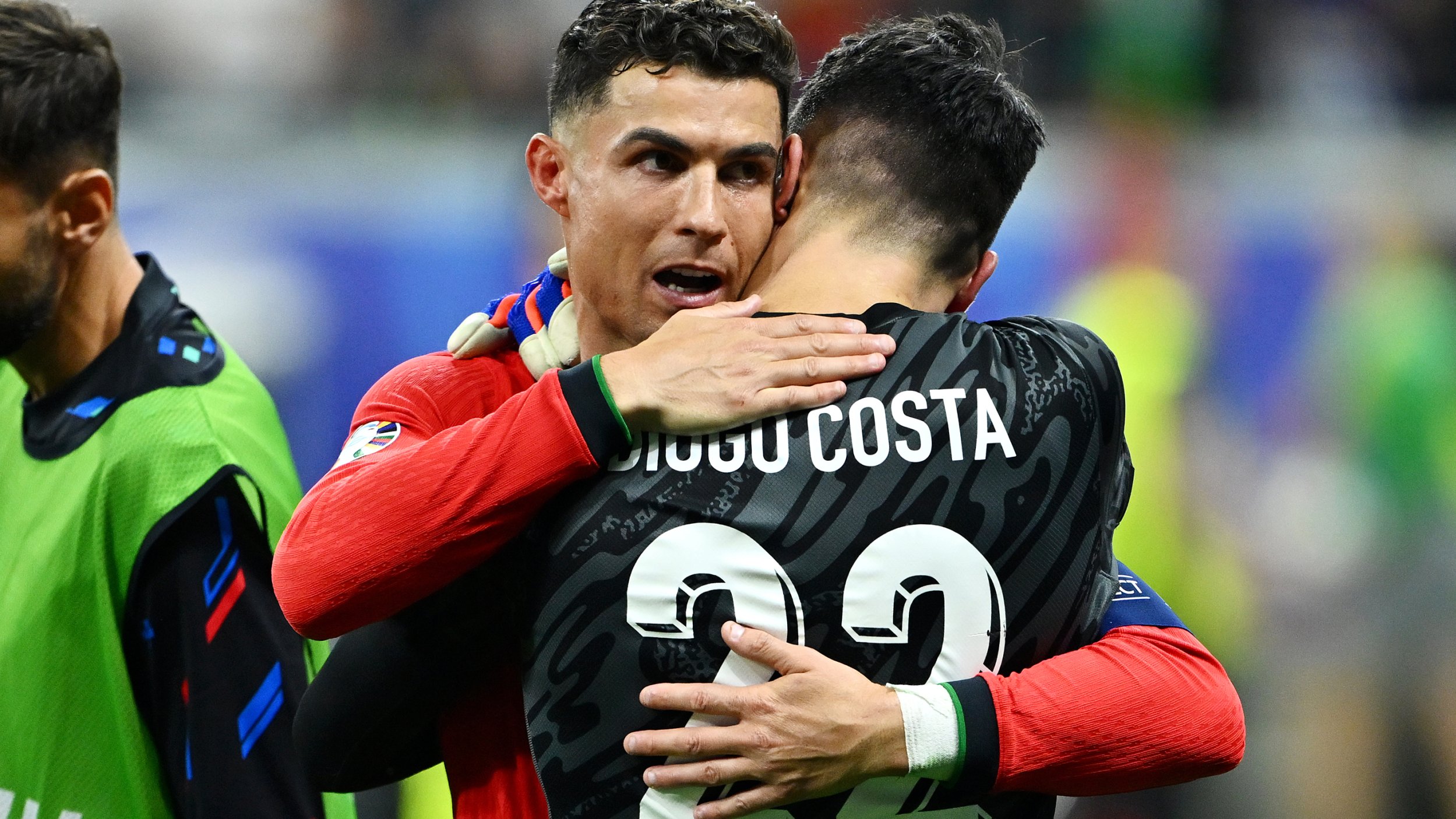 Tränen, Elfer-Drama und ein Held zwischen den Stangen