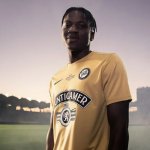 Schwarz-Weiß-Gold: Sturm Graz präsentiert die neuen Trikots