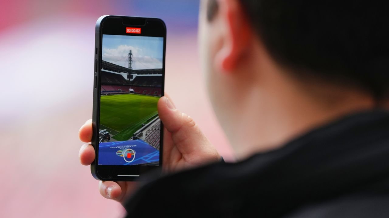 EURO: Tausende beleidigende Beiträge in sozialen Medien