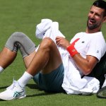 Djokovic kann nach Knie-Verletzung wieder lachen