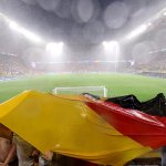 Kurios! Polizei holte Mann von Stadion-Dach in Dortmund