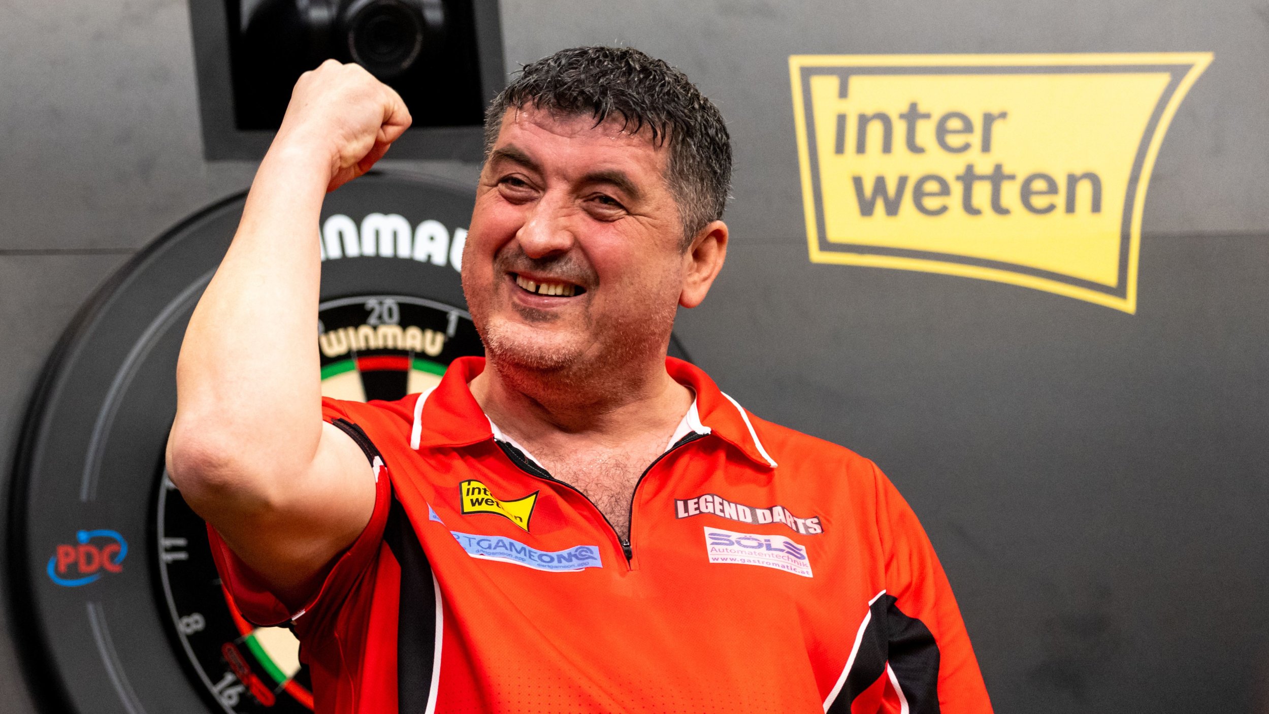 <a href='/de/daten/news/darts/' class='tag'>Darts</a>: Österreich marschiert ins Viertelfinale