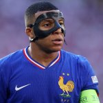 Besserer Durchblick: Neue Maske für Mbappe