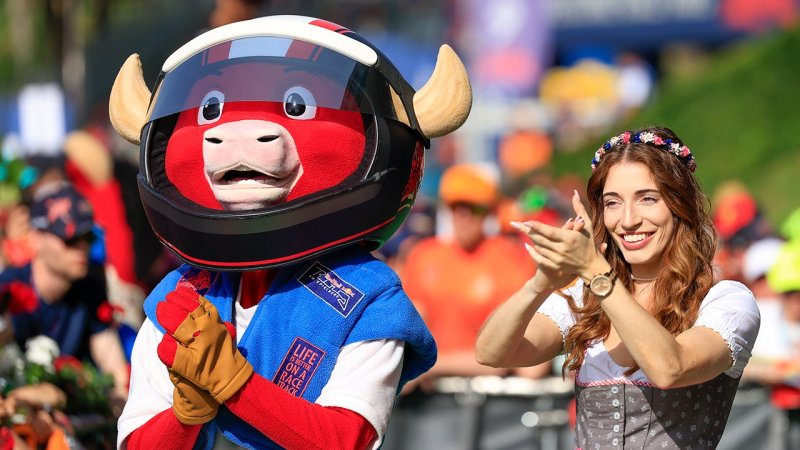 Dirndl, Schnitzel, Fans & Promis - Best of Spielberg 2024