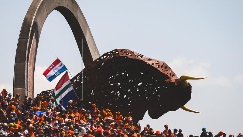 Dirndl, Schnitzel, Fans & Promis - Best of Spielberg 2024