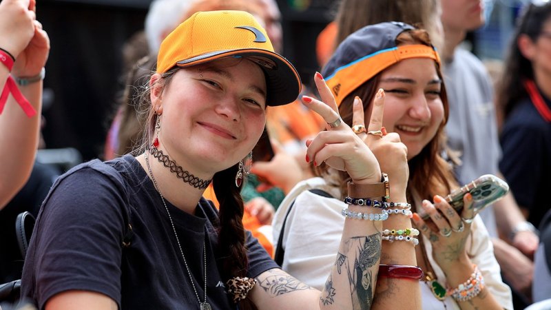 Dirndl, Schnitzel, Fans & Promis - Best of Spielberg 2024