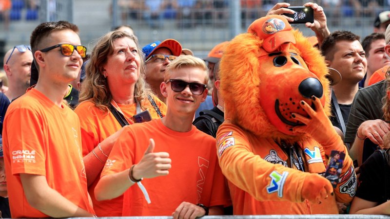 Dirndl, Schnitzel, Fans & Promis - Best of Spielberg 2024