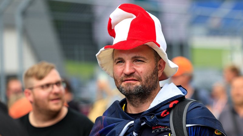 Dirndl, Schnitzel, Fans & Promis - Best of Spielberg 2024