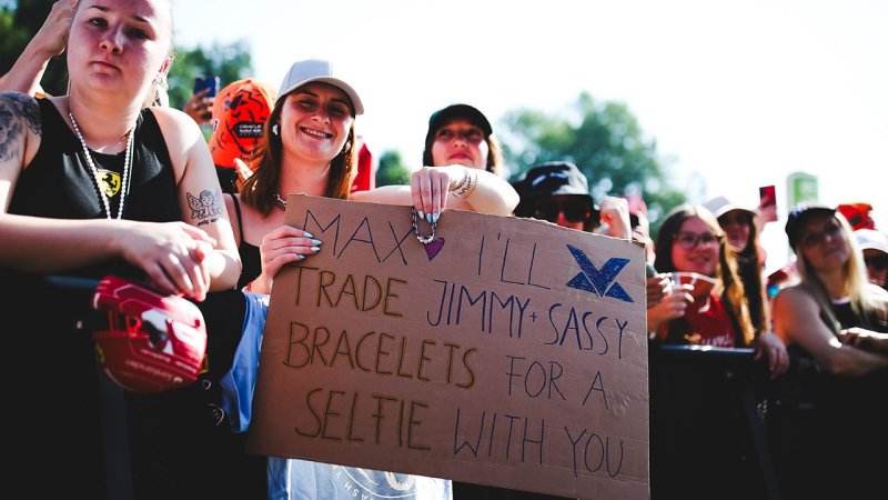 Dirndl, Schnitzel, Fans & Promis - Best of Spielberg 2024