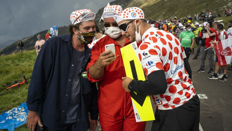 Rückkehr der Maske: Corona-Angst bei Tour geht wieder um