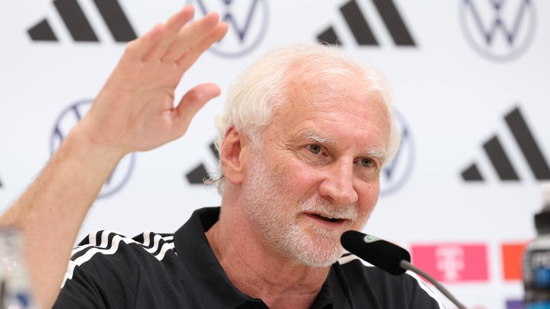 <a href='/de/daten/news/fussball/dfb-team/' class='tag'>DFB-Team</a>: Plauderte Völler einen Dortmund-Transfer aus?