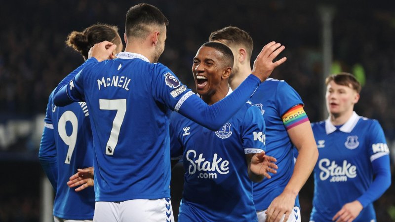 Offiziell! Everton hält weiter an Routinier fest